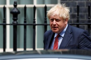 Boris Johnson se autoaisló tras reunirse con un parlamentario positivo a Covid-19