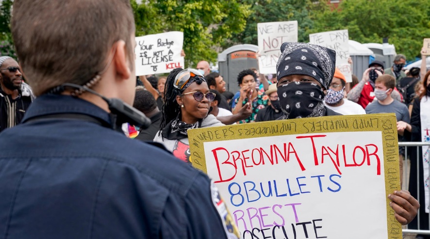 Nuevos audios arrojan luz sobre la muerte de la afroamericana Breonna Taylor a manos de la policía