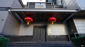 Agentes de EEUU ingresan al Consulado chino en Houston tras agotarse el plazo límite de cierre