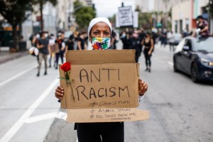 Los Neoyorkinos abandonan sus trabajos para protestar contra el racismo