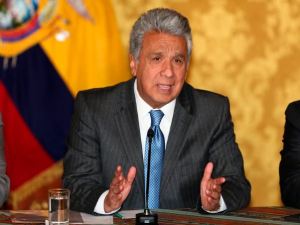 Ecuador pidió colaboración regional para frenar acecho de pesqueros chinos a las islas Galápagos