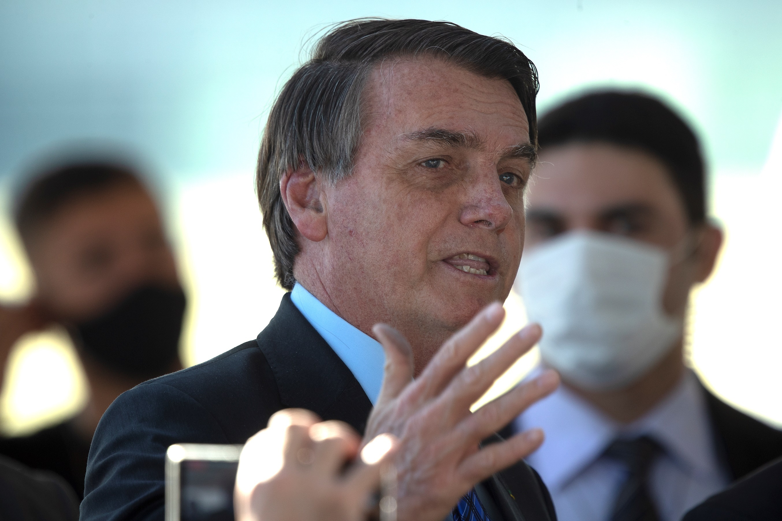 Demandarán a Bolsonaro por poner en riesgo a periodistas al anunciar contagio por Covid-19