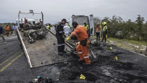 Asciende a 27 el número de muertos por el incendio de camión cisterna en Colombia