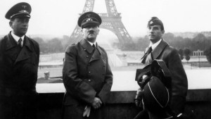 ¿Qué hizo Hitler en París tras la invasión de Alemania a Francia en 1940?