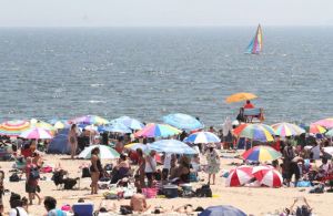 Cerraron algunas playas de Nueva York ante el exceso de visitantes este #18Jul