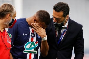 Preocupación en el PSG por la fuerte lesión de Mbappé en la final de la Copa de Francia (Video)