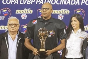 Dos umpires venezolanos fueron promovidos a las Grandes Ligas