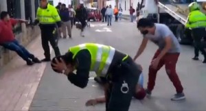 Policías colombianos les dispararon a dos venezolanos tras recibir fuerte ataque (Imágenes sensibles)