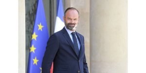El primer ministro francés, Édouard Philippe, presenta su dimisión