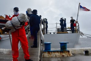 Guardia Costera de EEUU interceptó un buque que llevaba millonario cargamento de droga (FOTOS)