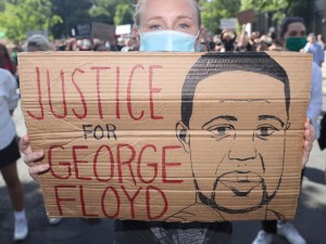 Fiscales planean exigir penas muy duras contra policías acusados de la muerte de Floyd en EEUU