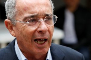 Fiscalía de Colombia pide libertad de Álvaro Uribe