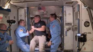 Astronautas de la Nasa que viajan en la cápsula de SpaceX, listos para regreso el fin de semana