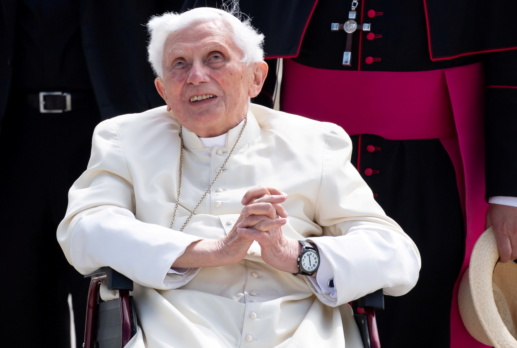 Benedicto XVI está vivo: todo fue un timo elaborado por un periodista italiano
