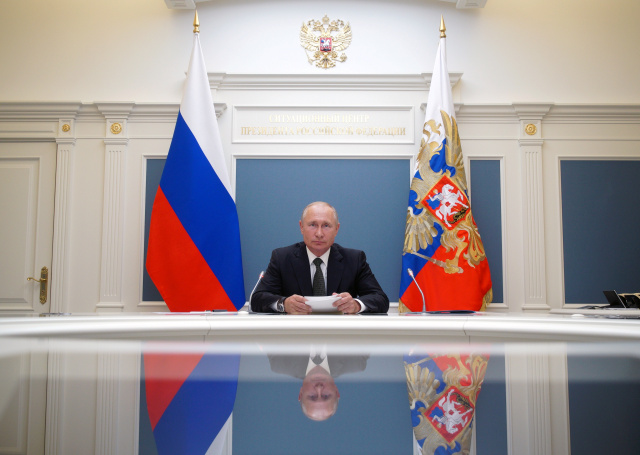 Putin llama a “no maquillar la situación” del Covid-19 en Rusia