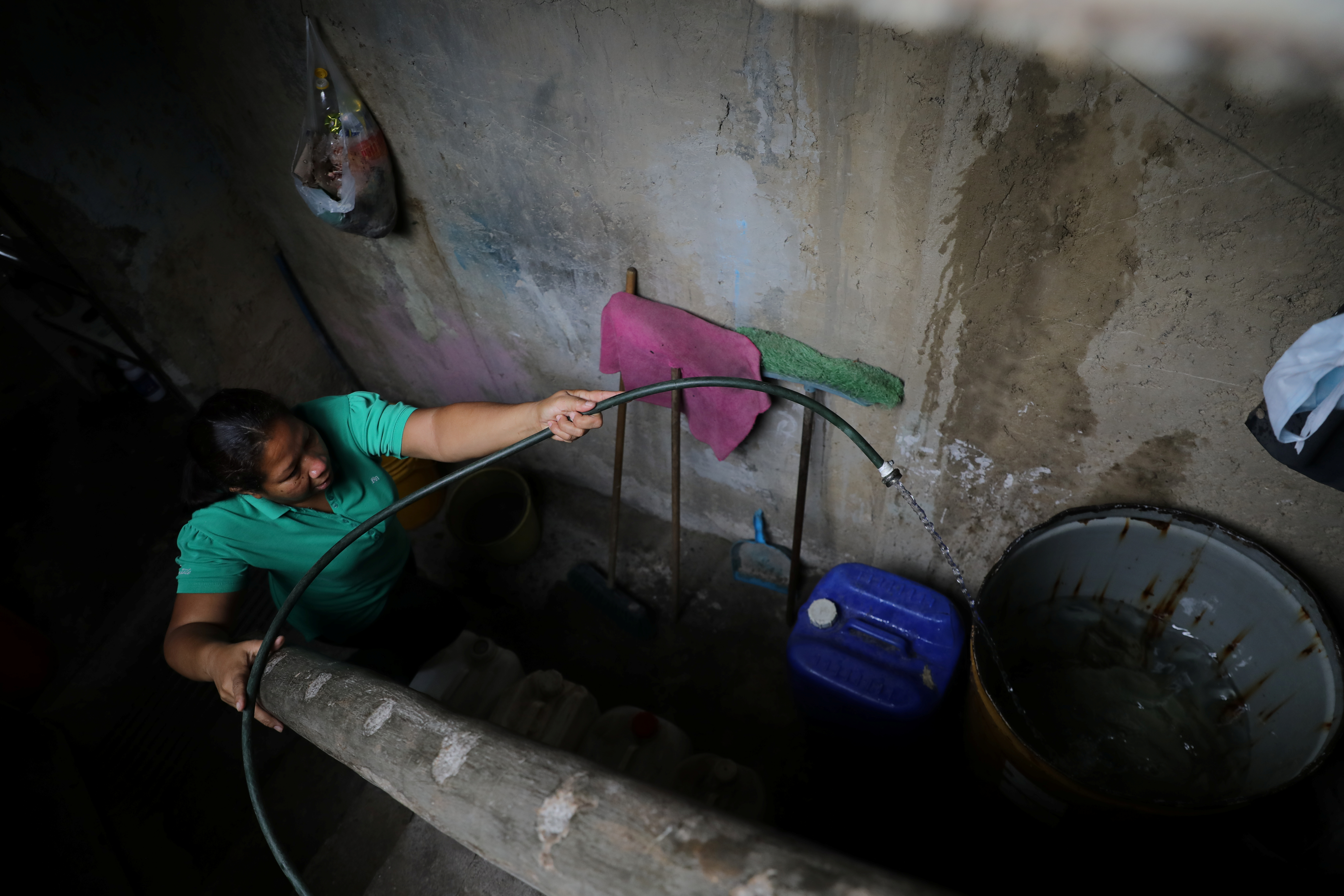 Cómo tener agua, gas o telefonía en Venezuela ante la crisis en los servicios básicos (Fotos)