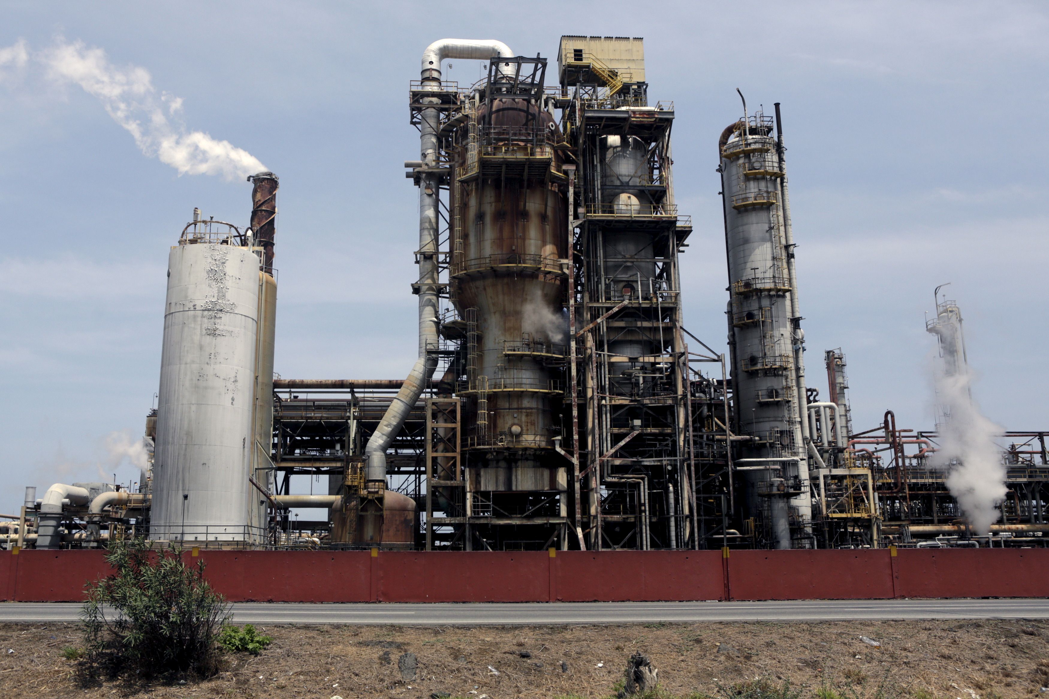 Imágenes satelitales revelan que el derrame de petróleo de la refinería El Palito habría cesado