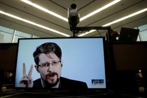 Edward Snowden se pronunció sobre la denegación de la extradición de Assange a EEUU por un tribunal británico