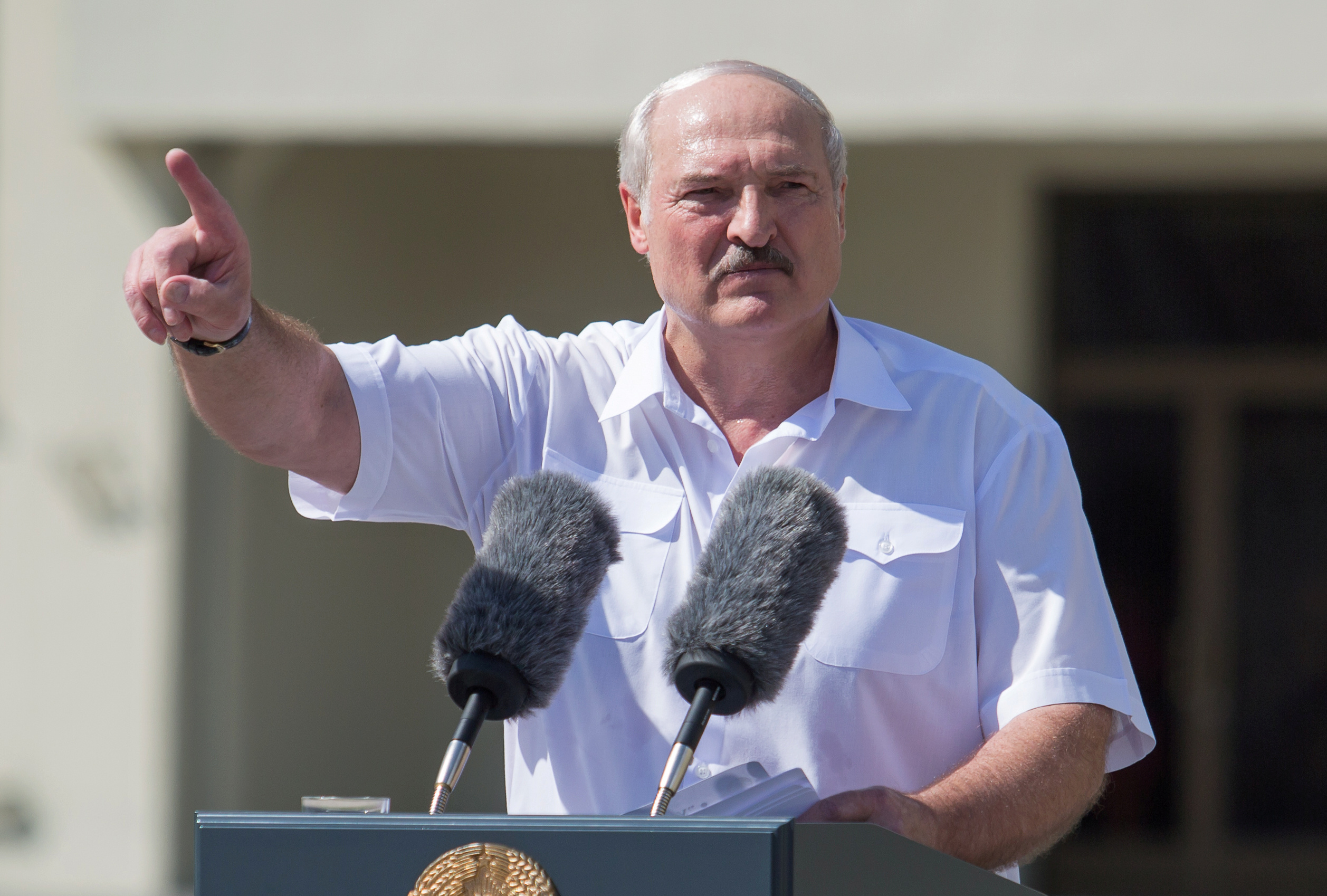 Lukashenko amenazó con despedir a los maestros que apoyen las protestas opositoras