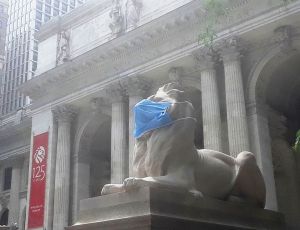 Tres apuñalados en una pelea salvaje frente a biblioteca central de Nueva York