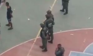 GNB fueron niñeros de una CORONA FIESTA en las instalaciones de la Unes en Catia (Video)