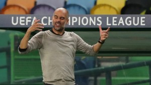 Guardiola de rodillas: La reacción del técnico del Manchester City después de quedar fuera de la Champions (VIDEO)