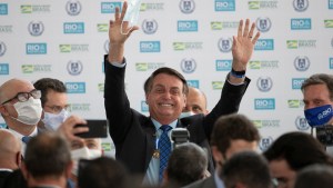 Según encuesta brasilera Jair Bolsonaro caería seis puntos en aceptación