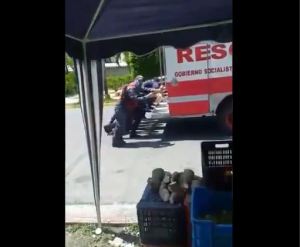 Cicpc detuvo a un hombre en Trujillo por grabar a bomberos que empujaban su camión sin gasolina (VIDEO)