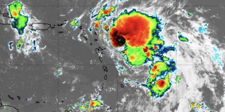 Depresión tropical 13 podría convertirse en tormenta y tocar el sur de Florida