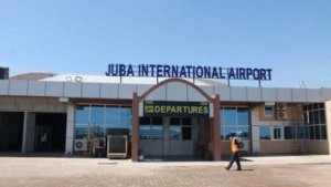 Mueren siete pasajeros al estrellarse un avión en la capital de Sudán del Sur