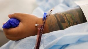 ¿En qué consiste el tratamiento con plasma sanguíneo aprobado en EEUU para combatir el Covid-19?