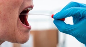 FDA autorizó una nueva prueba de saliva para detectar el Covid-19