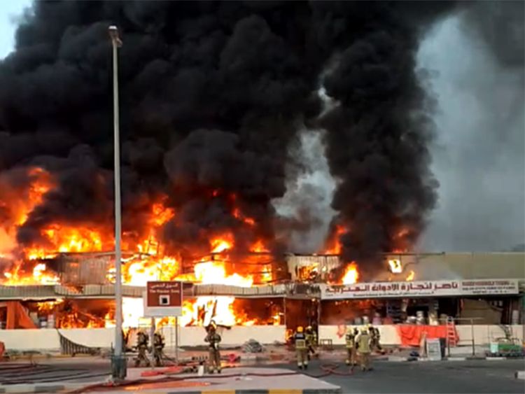Incendio de gran magnitud se registró en ciudad de Emiratos Árabes Unidos