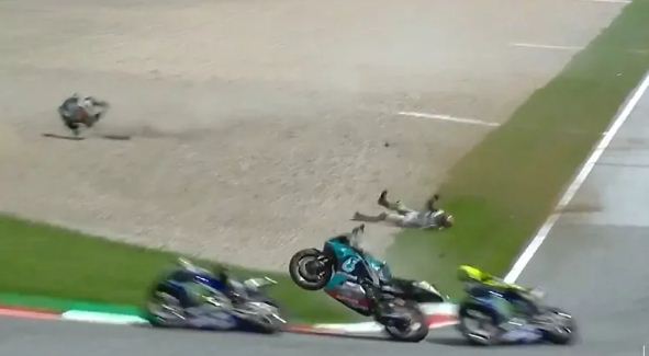 ¡Volvió a nacer! Valentino Rossi estuvo a centímetros de un terrorífico accidente en la MotoGP (Fotos y video)