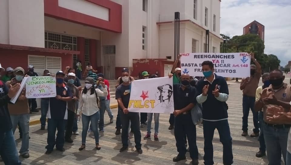 Empleados de Envases Venezolanos exigieron “reenganche” ante la Inspectoría de Trabajo en Maracay (Imágenes)