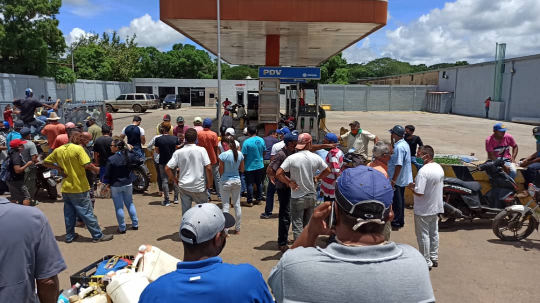 Conductores de Valle de la Pascua no quieren a la GNB custodiando estaciones de servicio
