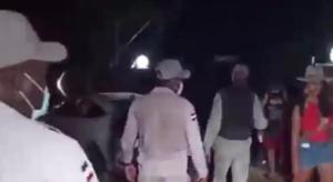 ¡Escándalo! Así la policía interrumpió la fiesta “Proyecto X” realizada en Dominicana en medio del decreto de emergencia (VIDEO)