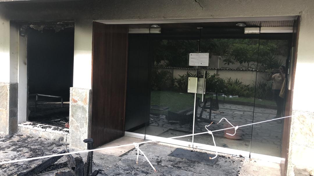 Fiscalía investiga a presunto causante de daños e incendio de un edificio en Baruta (Fotos)
