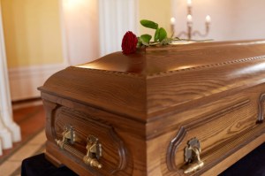 Al menos 40 personas dieron positivo por Covid-19 después de asistir a un funeral en Virginia Occidental