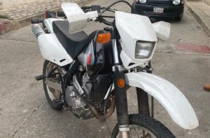 Abatidos dos delincuentes que se robaron una moto de la BAE