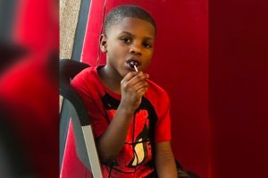 Niño de siete años recibió un disparo en la cabeza mientras jugaba cerca de su casa en Filadelfia
