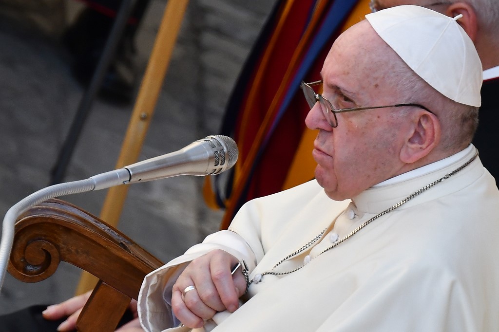 El papa Francisco considera inaceptable morirse en el mar sin recibir ayuda