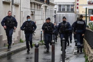 Refuerzan controles fronterizos en Francia tras atentados terroristas