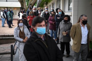 Las fiestas y el verano, dos retos en la primera ola de coronavirus en Uruguay