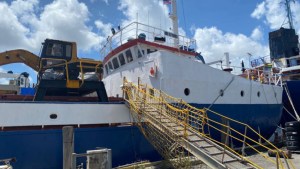 Guardacostas hallaron más de 30 libras de cocaína en un barco del río Miami