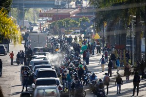 En FOTOS: Abismales colas por gasolina ponen a prueba la indignación de los venezolanos
