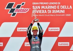 Victoria de John McPhee en Moto3 del GP de San Marino; caída del líder Arenas