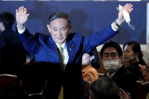 Yoshihide Suga gana elección de partido gobernante de Japón para reemplazar a Shinzo Abe