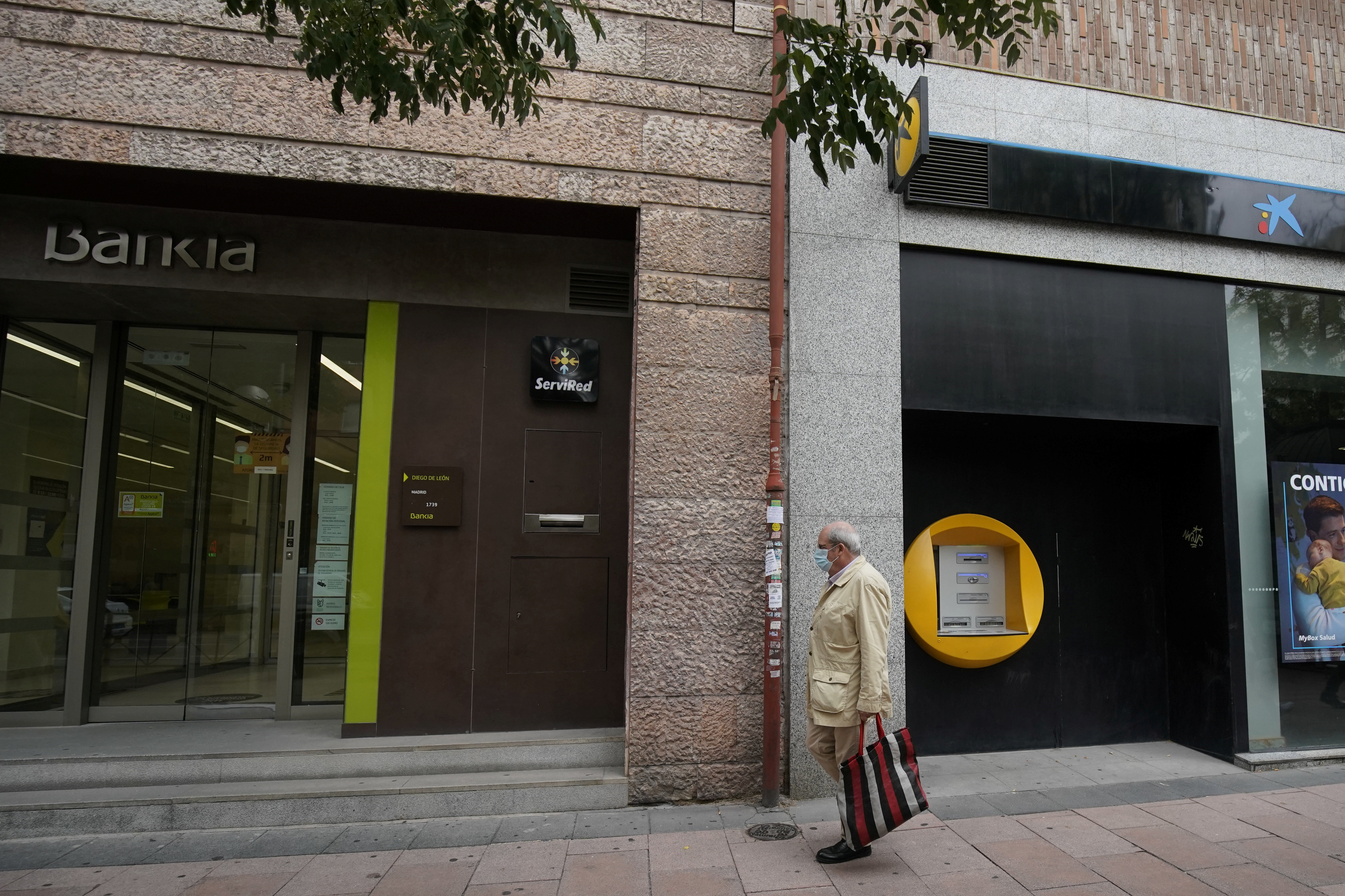 Autoridad regulatoria española autoriza fusión entre Caixabank y Bankia