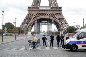 Evacuada la Torre Eiffel por amenaza de bomba